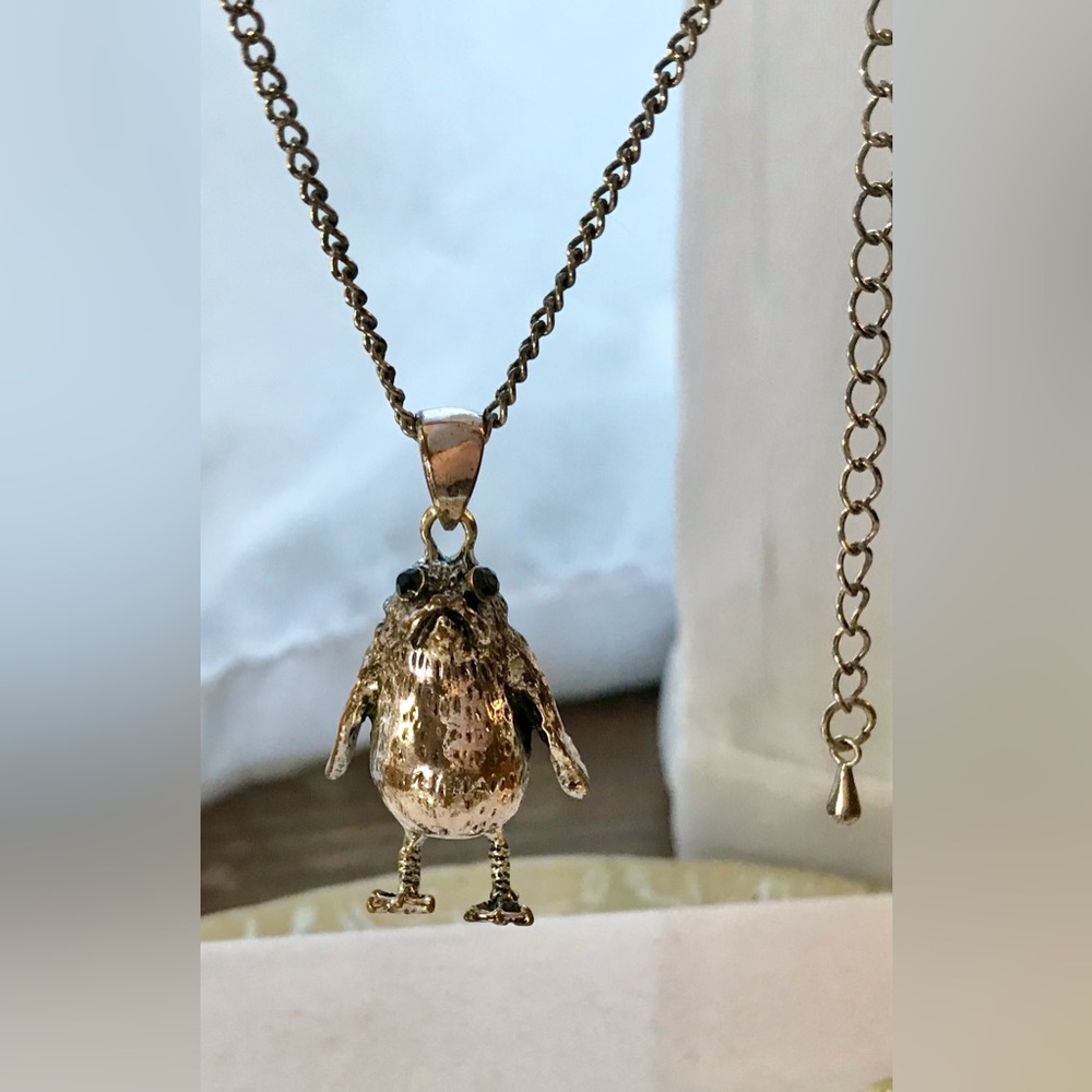 Silver STAR WARS Porg Figure Necklace Gemstone Eyes. Adjustable Length Necklace